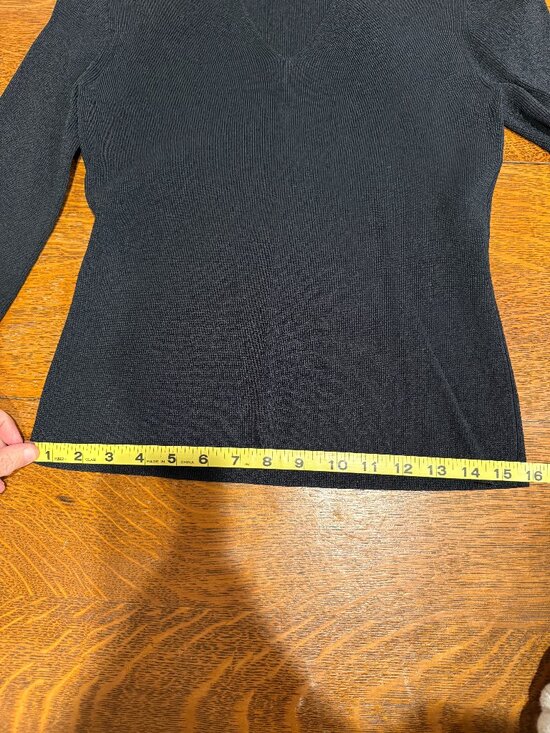 Ann Taylor V-Neck Sweater -- Medium - Picture 4 of 7